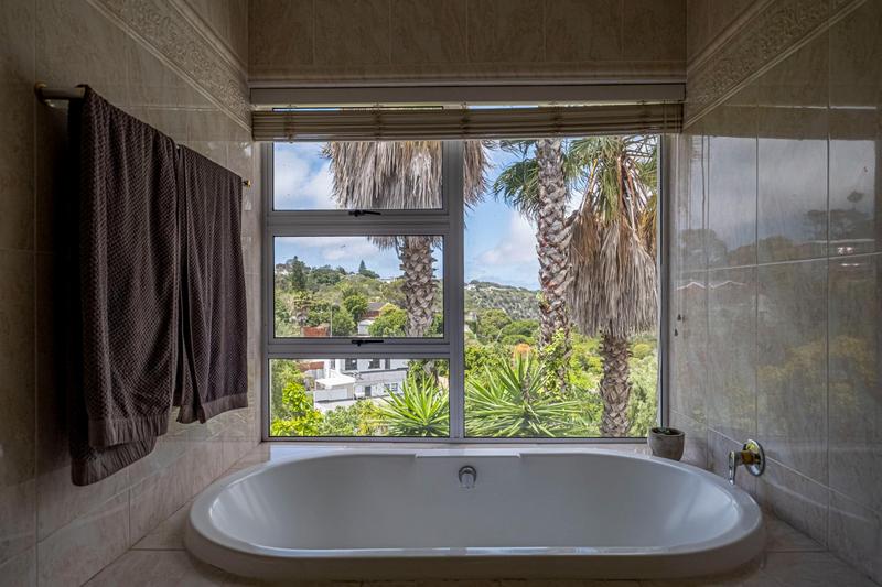 5 Bedroom Property for Sale in Linkside Eastern Cape